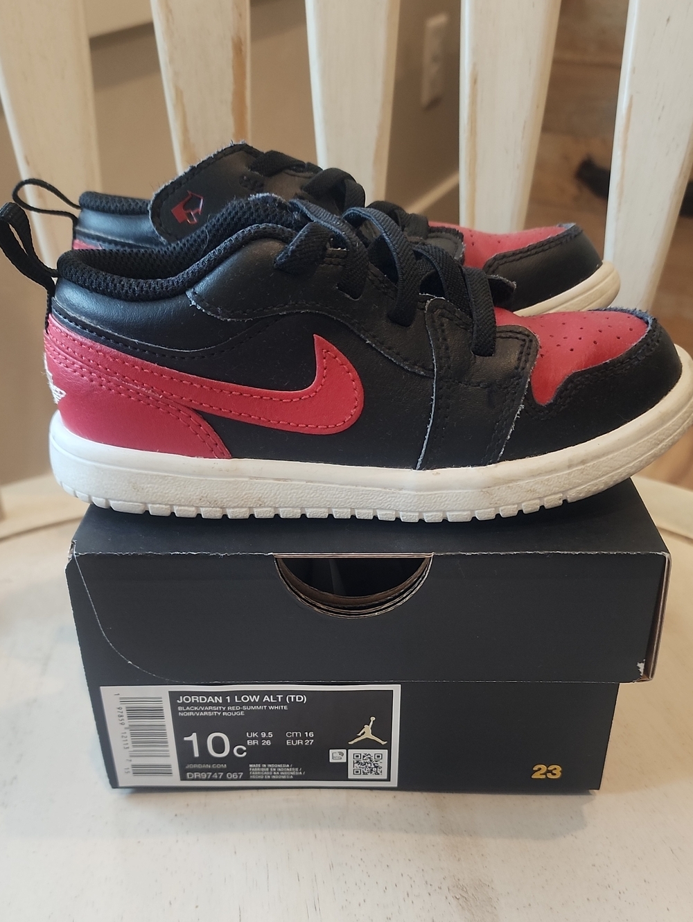 Nike Kids Black and Red Low-Top Sneakers - Air Jordan 1 Style